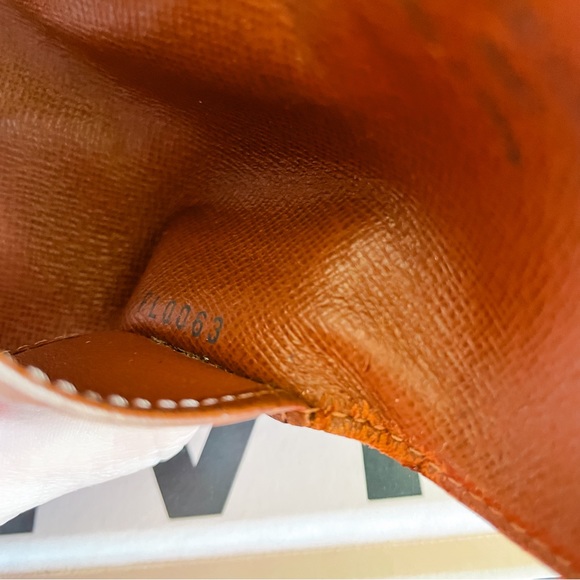 Louis Vuitton Vintage Monogram 4 Ring Key Compact Case Holder Accessory PreLoved - Picture 11 of 12